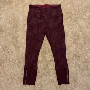 EUC Lululemon Leggings w/ Ankle Zip
